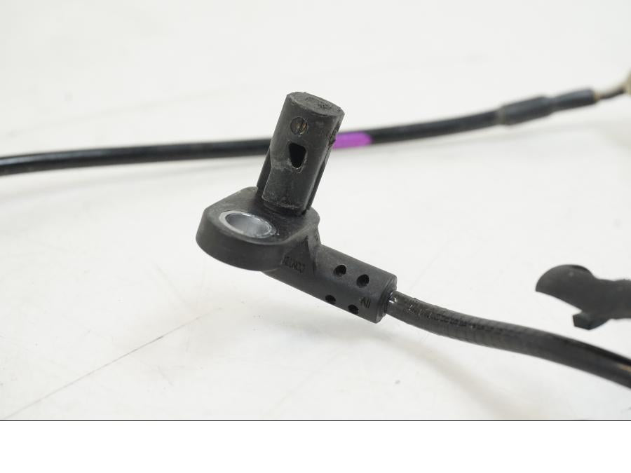 Snett uppifrån på ABS givare från en Triumph Speed Triple -2021 motorcykel.