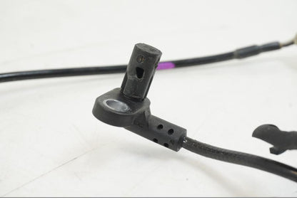 Snett uppifrån på ABS givare från en Triumph Speed Triple -2021 motorcykel.