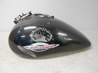 Framsidan på Bensintank från en Suzuki VZ 1600 -2004 motorcykel.