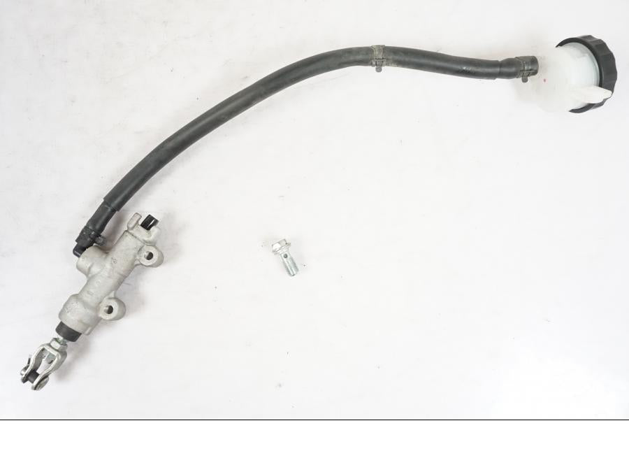 Framsidan på Bromshuvudcylinder från en Kawasaki ER-6N -2016 motorcykel.