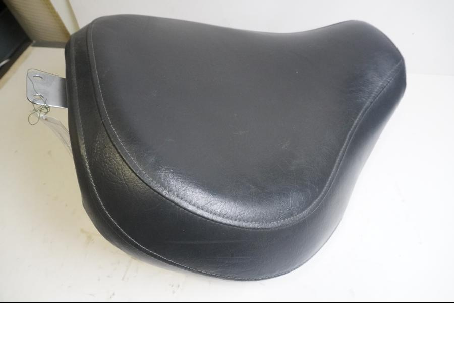 Framsidan på Sadel från en Suzuki VL 800 -2001 motorcykel.