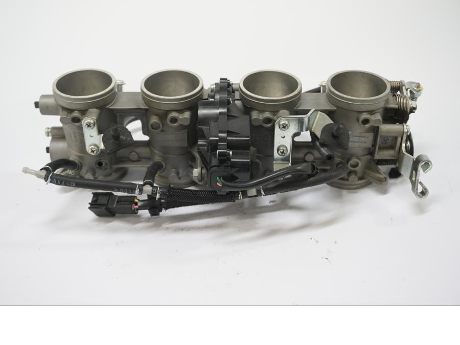 Höger sida på Spjällhus från en Kawasaki Z 900 -2019 motorcykel.