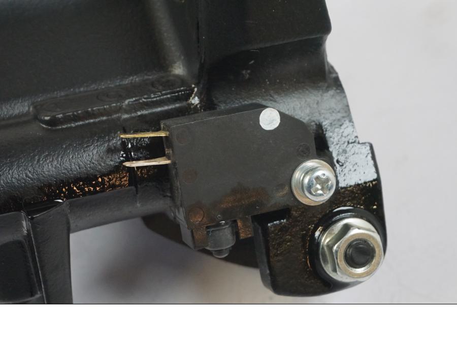 Snett nerifrån på Bromshuvudcylinder från en Kawasaki Z 900 -2021 motorcykel.