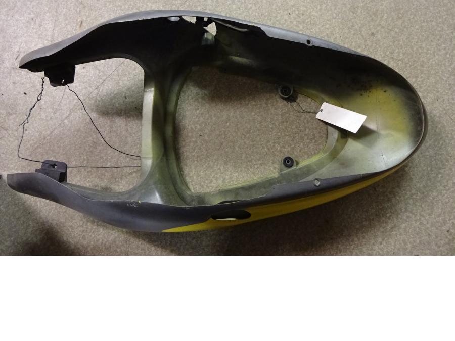 Snett nerifrån på Bakvinge från en Suzuki TL 1000 R -1999 motorcykel.