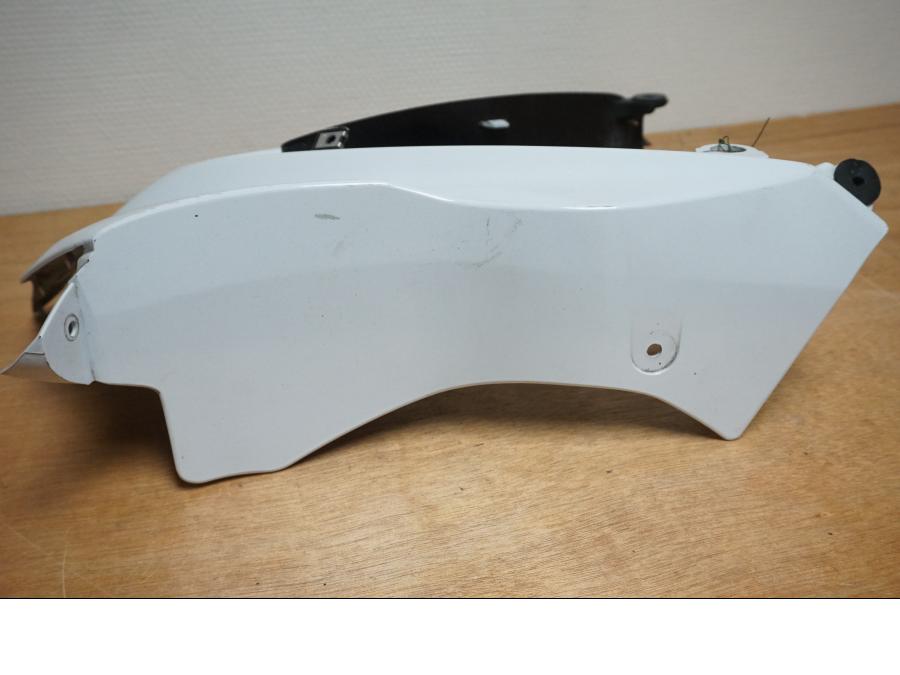 Framsidan på Toppkåpsinsida från en Suzuki GSX-R 1000 -2007 motorcykel.