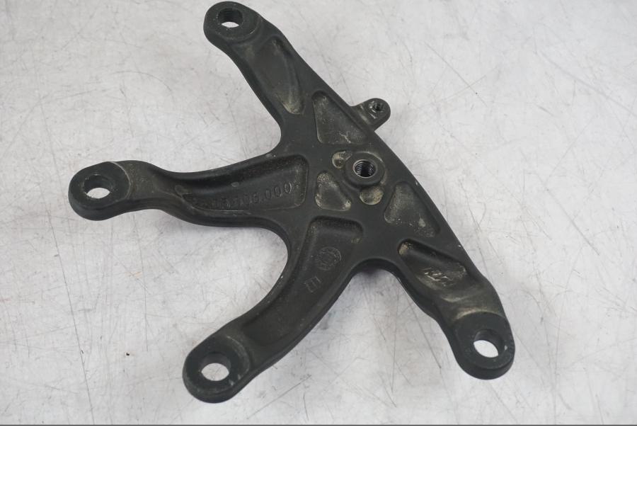 Snett nerifrån på Motorfäste från en KTM 1190 Adventure -2015 motorcykel.