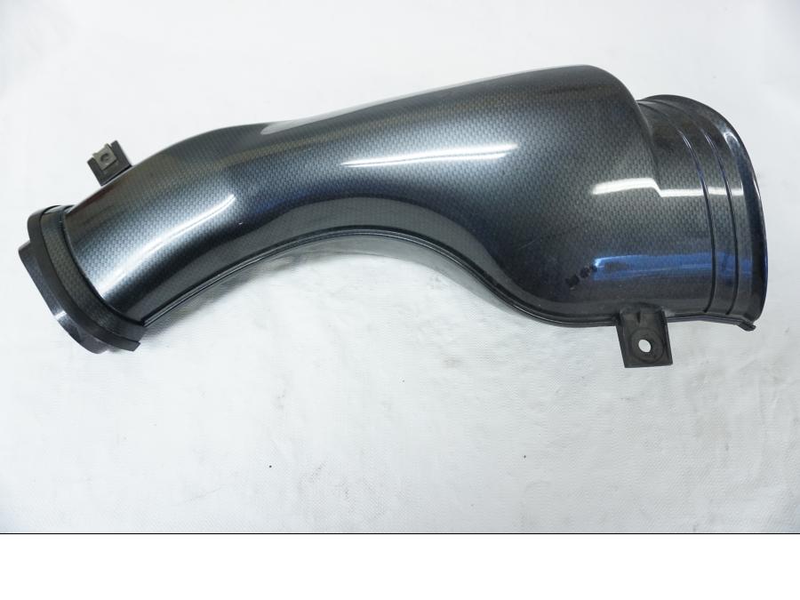 Framsidan på Luftintag från en Suzuki GSX-R 750 -2001 motorcykel.