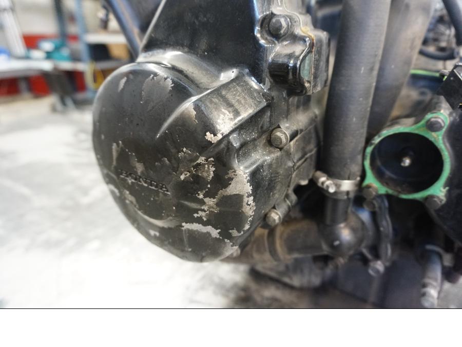 Snett nerifrån på Motor från en Honda CBR 1100 XX -1998 motorcykel.