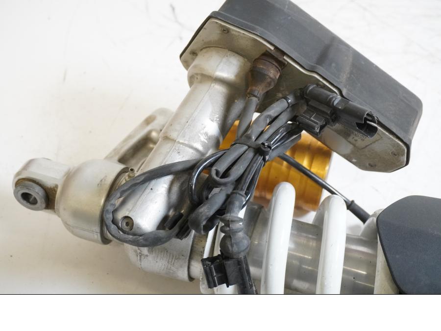 Snett uppifrån på Stötdämpare ESA från en BMW R 1200 GSA -2014 motorcykel.