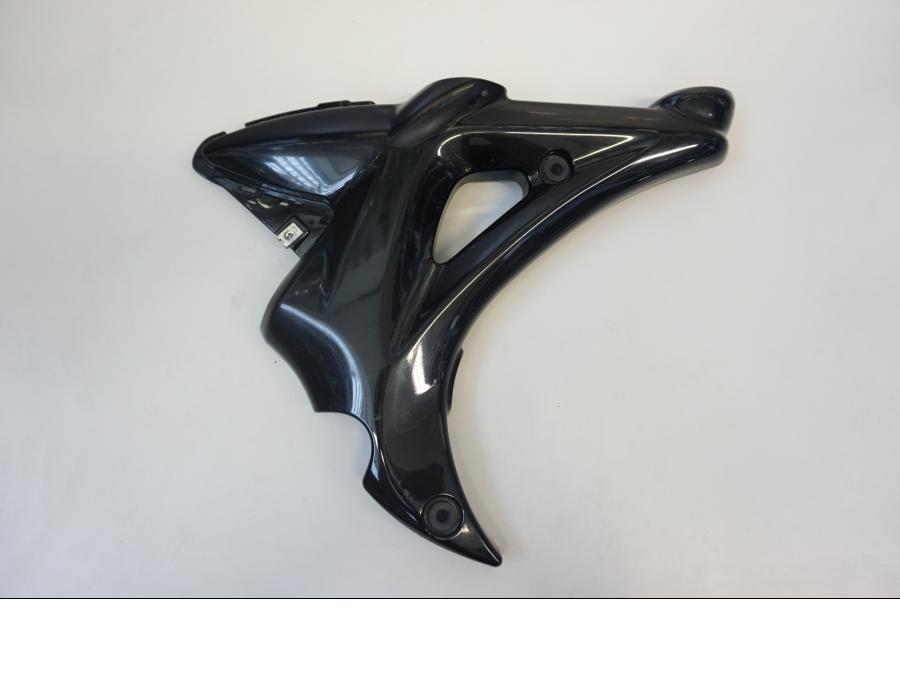 Framsidan på Ramplast från en Suzuki SFV 650 A Gladius -2012 motorcykel.