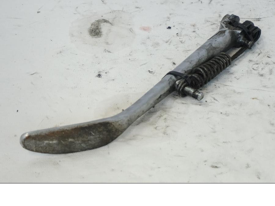 Vänster sida på Sidostöd från en Kawasaki VN 1500 -1996 motorcykel.