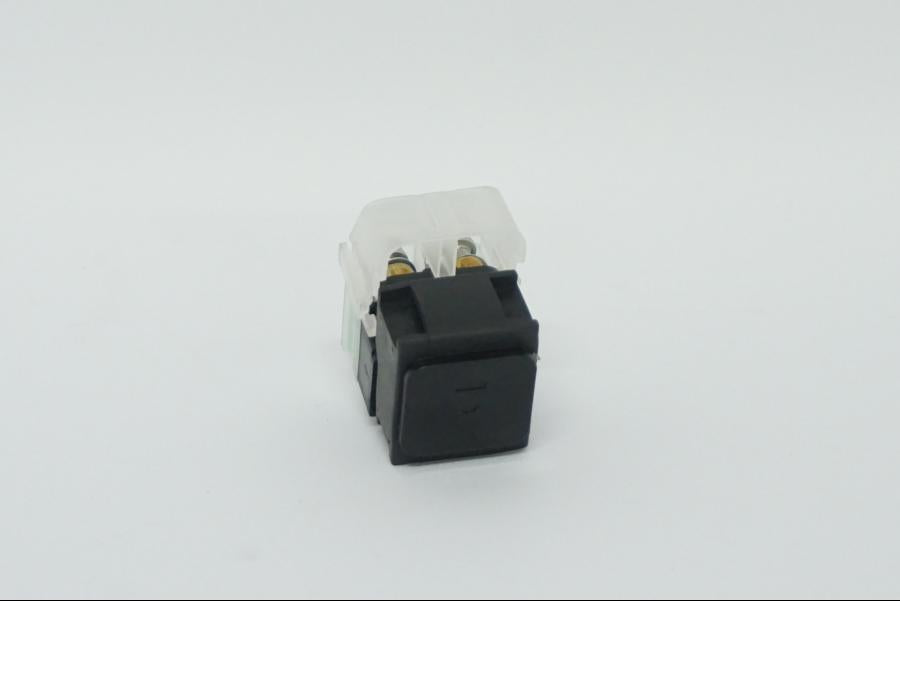 Höger sida på Startrelä från en Ducati Desert X -2022 motorcykel.