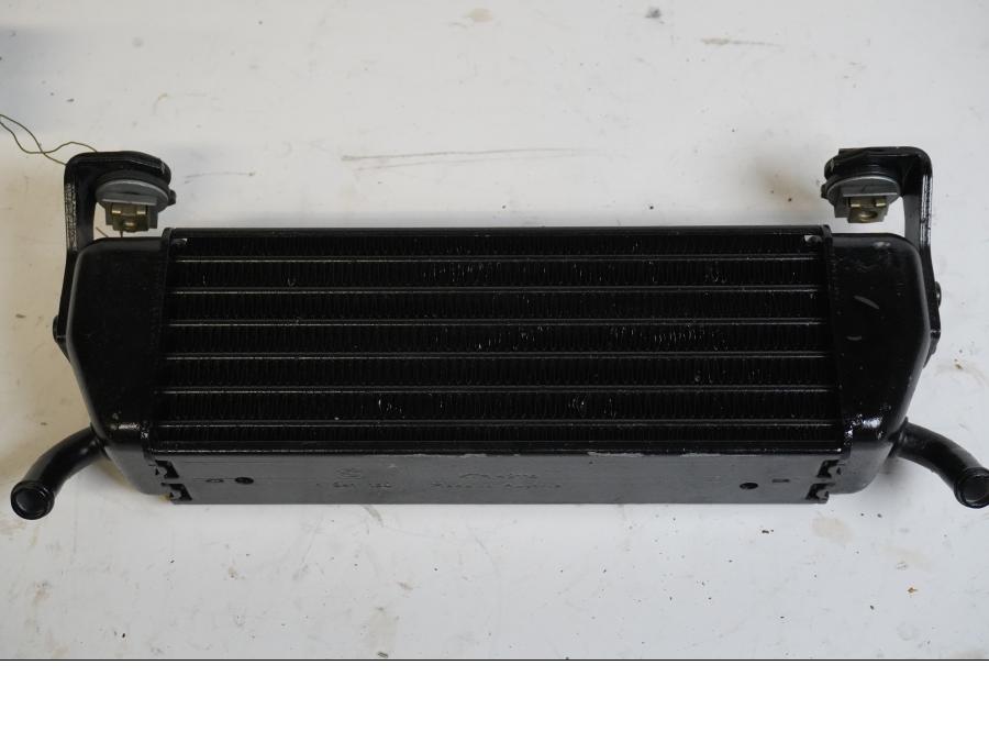 Baksidan på Oljekyl från en BMW R 1100 S -2003 motorcykel.