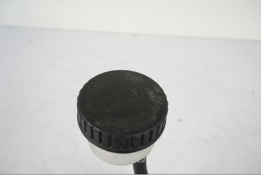 Vänster sida på Bromshuvudcylinder från en BMW S 1000 XR -2019 motorcykel.