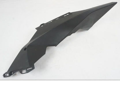 Extrabild1 på Sidkåpa innerplast från en KTM 1290 Super Duke R EVO -2023 motorcykel.