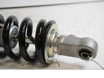 Baksidan på Stötdämpare från en Yamaha MT-09 Tracer -2015 motorcykel.