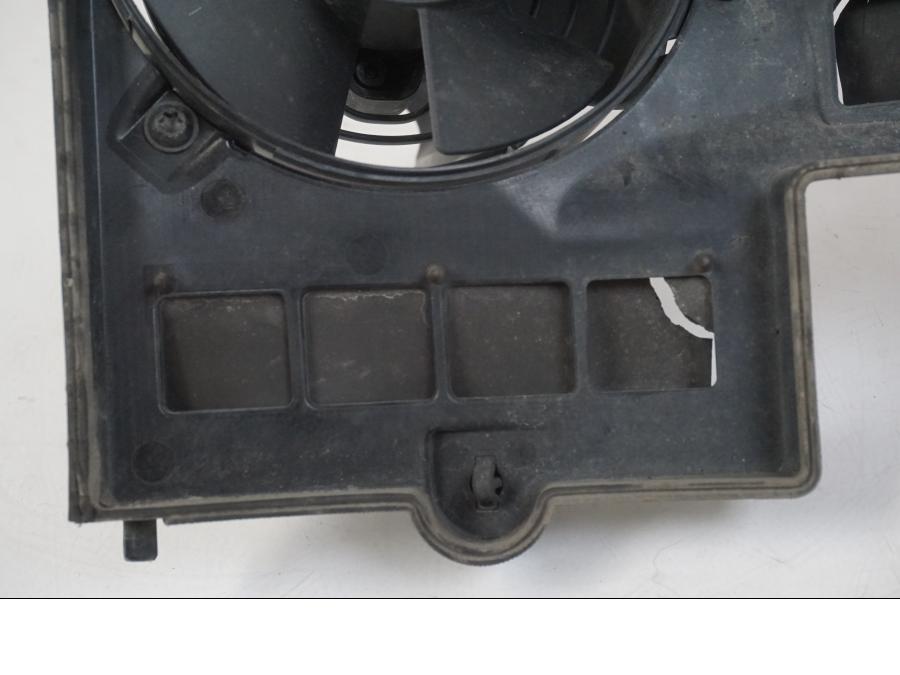 Höger sida på Vattenkylfläkt från en KTM 990 SM -2009 motorcykel.