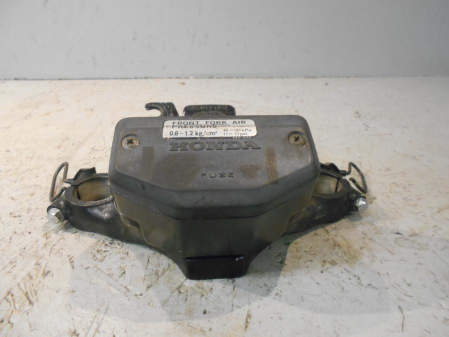 Framsidan på Gaffelkrona från en Honda GL 500 -1982 motorcykel.