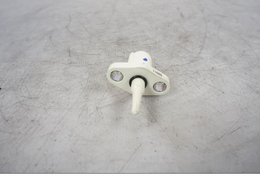 Höger sida på Luftburksensor från en KTM 1290 Super Duke R -2021 motorcykel.