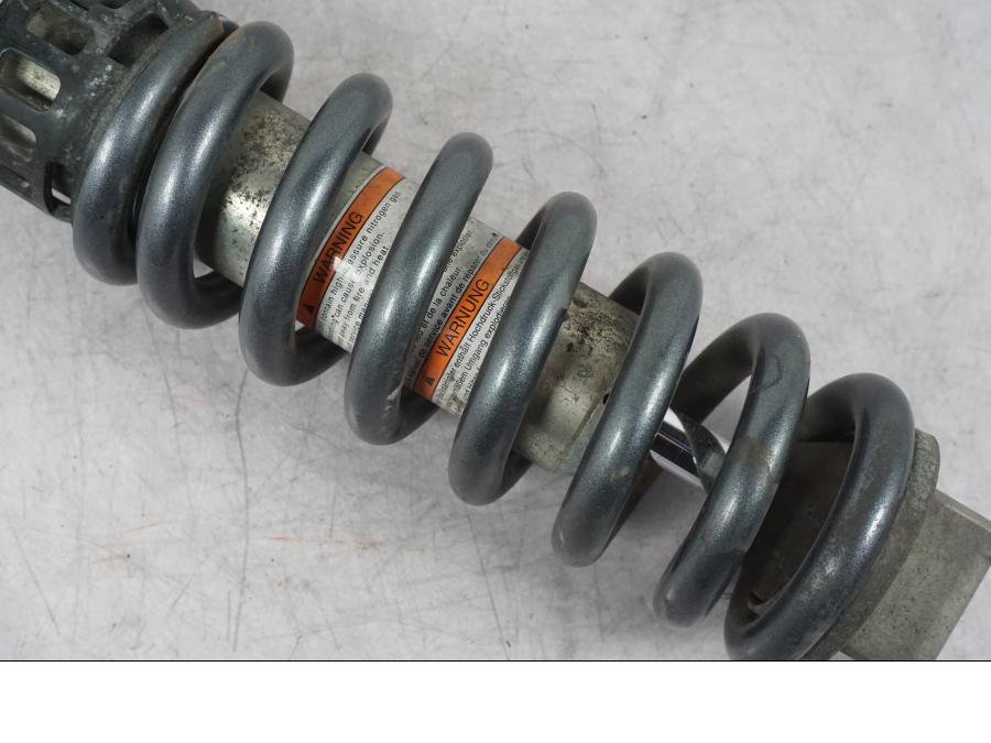 Höger sida på Stötdämpare från en Suzuki GSF 1250 -2010 motorcykel.