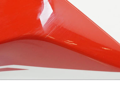 Höger sida på Sidopanel från en Ducati Hypermotard -2020 motorcykel.