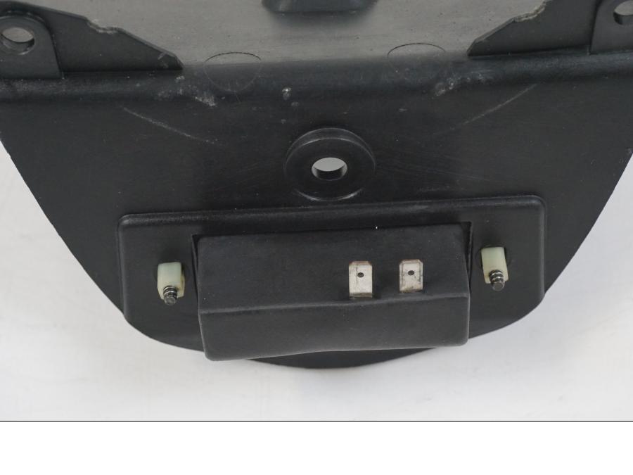 Snett nerifrån på Skylthållare från en BMW F 650 CS -2002 motorcykel.