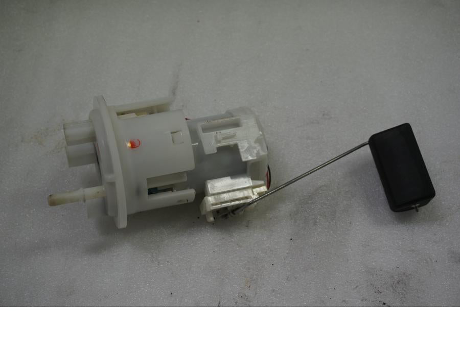 Baksidan på Bensinpump insprut från en Yamaha FZ1-SA -2007 motorcykel.