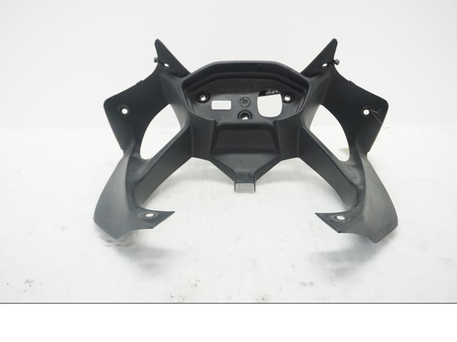 Baksidan på Instrumentpanelsfäste från en Honda CBR 500 R -2013 motorcykel.