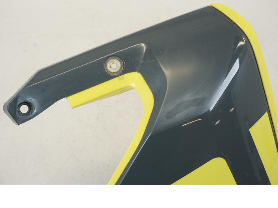 Snett uppifrån på Kylarvinge från en Husqvarna 701 Supermoto -2020 motorcykel.