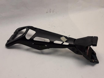 Framsidan på Skylthållare från en Ducati Monster 1200 -2016 motorcykel.