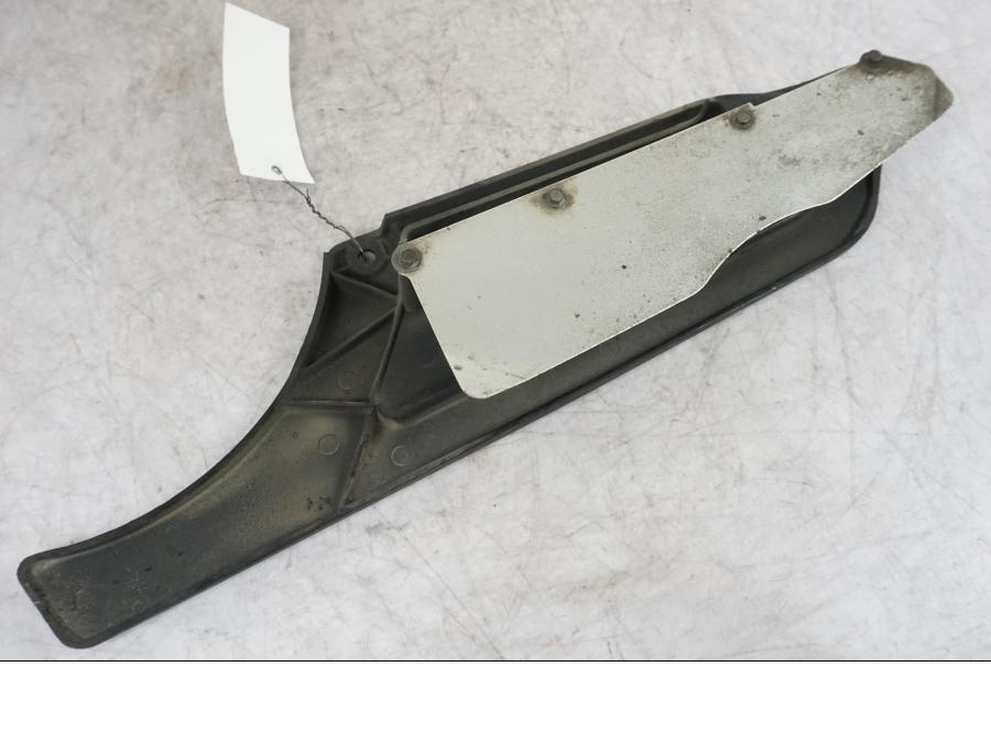 Snett nerifrån på Remskydd från en Buell 1125 R -2008 motorcykel.