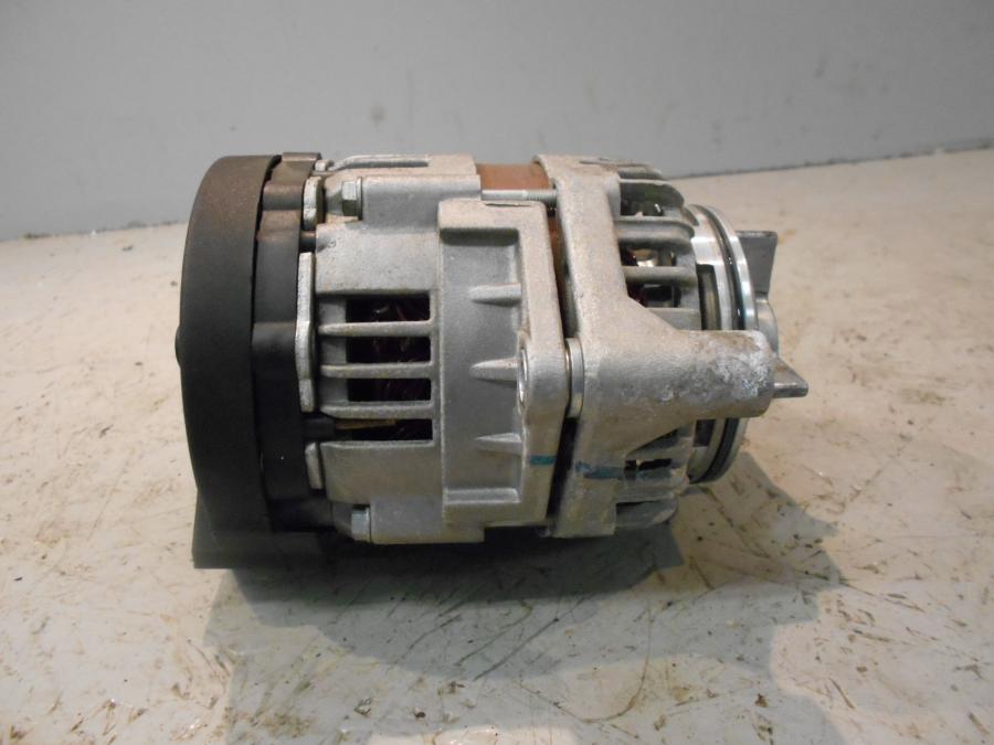 Baksidan på Generator från en BMW K 1300 R -2009 motorcykel.