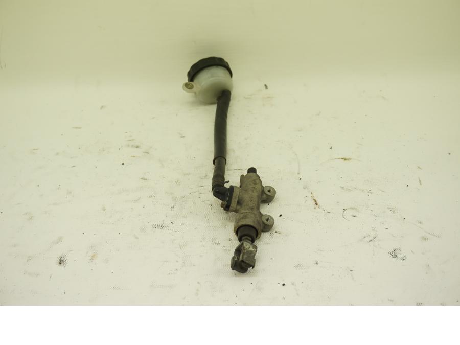 Framsidan på Bromshuvudcylinder från en Honda CBR 900 RR -1998 motorcykel.