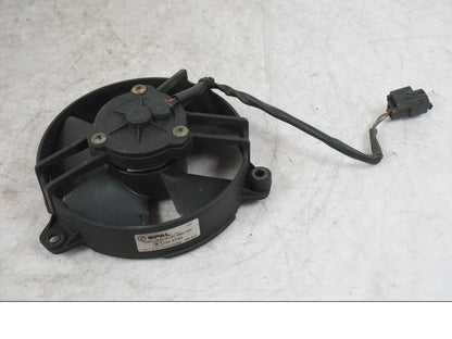 Snett uppifrån på Vattenkylfläkt från en Buell 1125 R -2008 motorcykel.