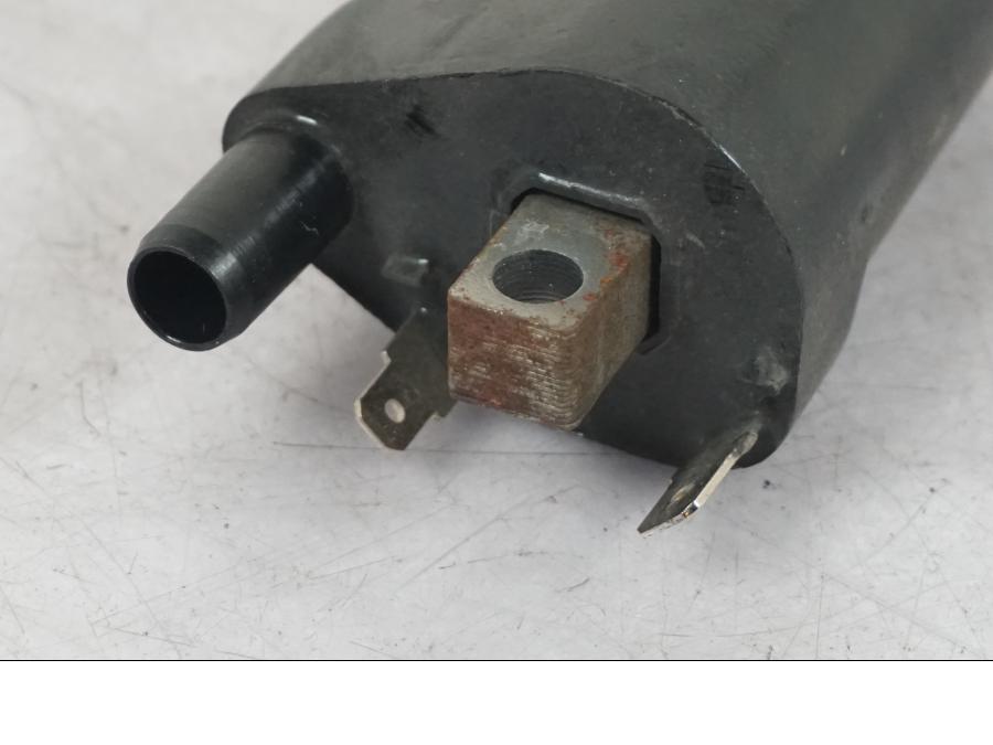 Höger sida på Tändspole från en Suzuki SV 650 -1999 motorcykel.