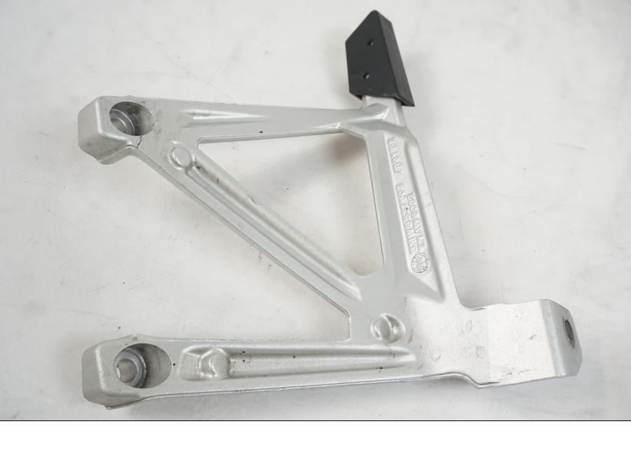 Snett uppifrån på Fotpinnefäste från en BMW R 1250 GS -2021 motorcykel.