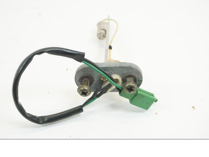 Snett uppifrån på Bensinmätare från en Yamaha YZF R6 -1999 motorcykel.