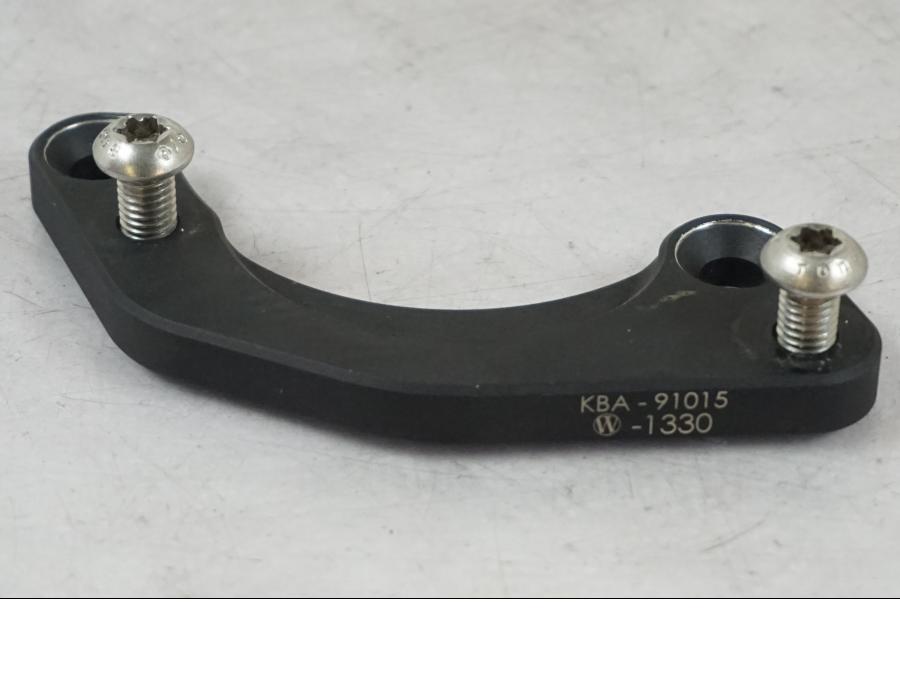 Höger sida på Fotpinnefäste inre från en BMW R 1200 R -2007 motorcykel.