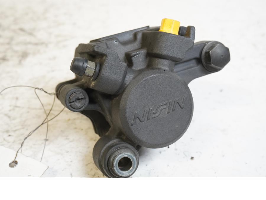 Framsidan på Bromsok från en Suzuki SV 650 -2003 motorcykel.