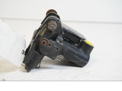 Vänster sida på Bromshuvudcylinder från en Suzuki DR 800 S -1996 motorcykel.