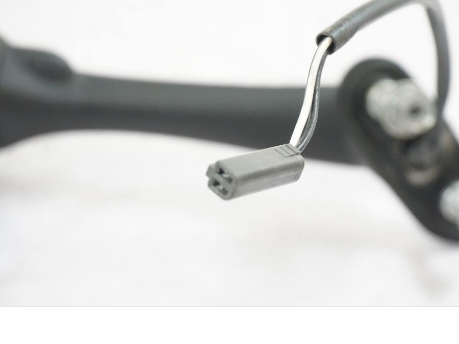 Snett uppifrån på Backspegel från en Suzuki GSX-R 750 -2007 motorcykel.