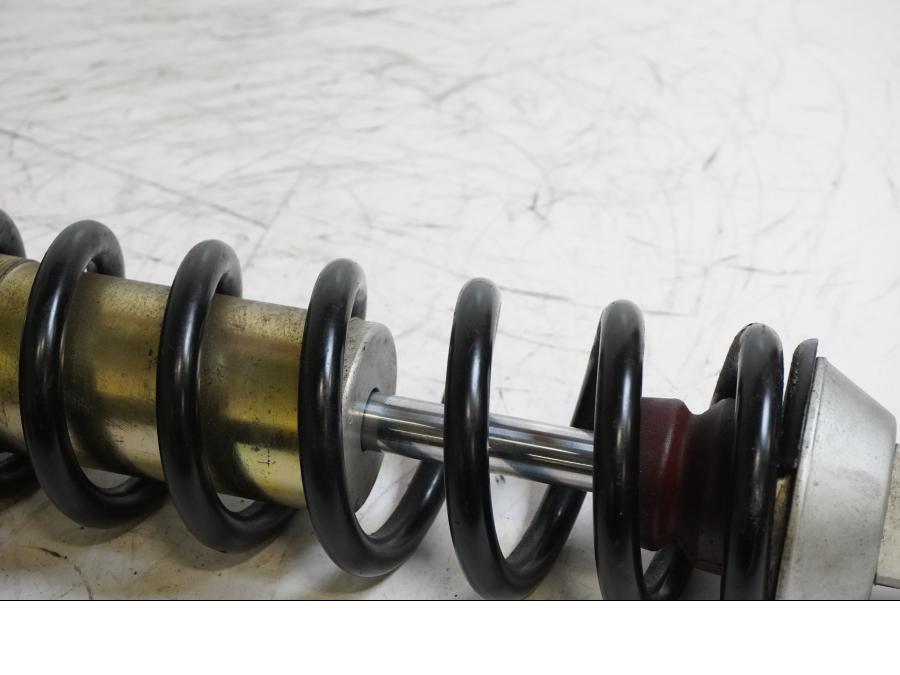 Snett nerifrån på Stötdämpare från en Aprilia SXV 550 -2007 motorcykel.