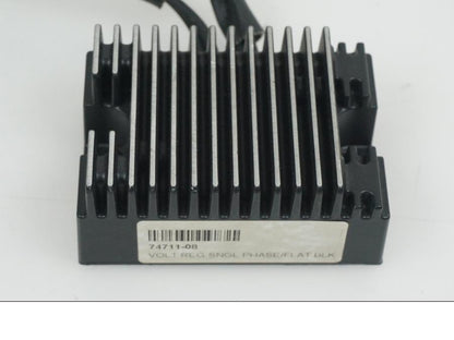 Baksidan på Likriktare från en H-D Sportster 1000 "Ironhead" XLX -2013 motorcykel.