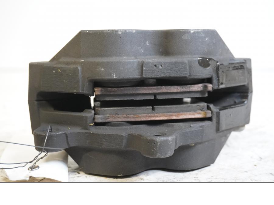 Höger sida på Bromsok från en Suzuki SV 1000 -2005 motorcykel.