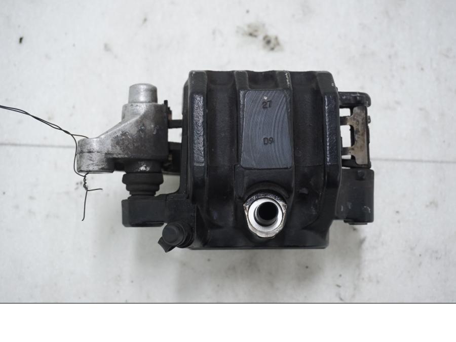 Baksidan på Bromsok från en Triumph Thunderbird 900 -2000 motorcykel.