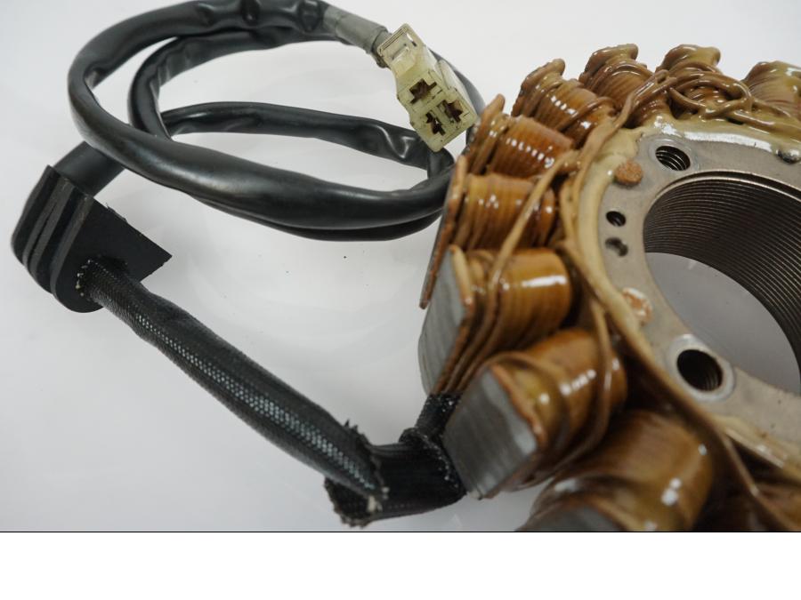 Baksidan på Generator från en Honda VF 750 C -1987 motorcykel.