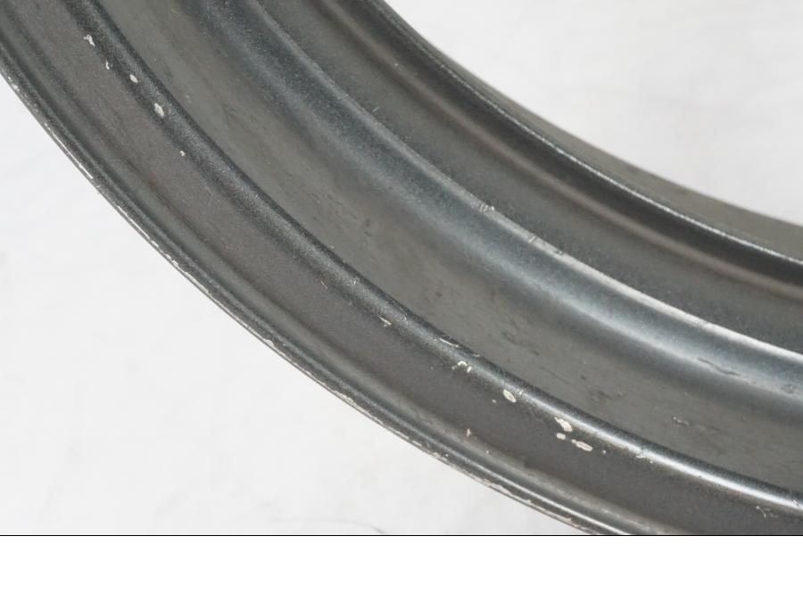 Vänster sida på Fälg från en Honda CBR 1000 F -1999 motorcykel.