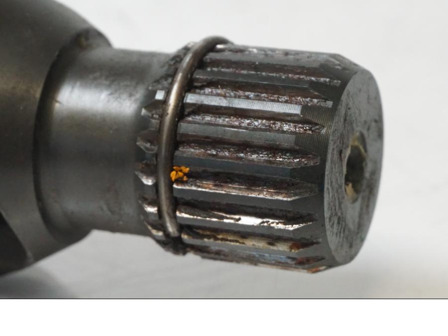 Extrabild3 på <p>Kardanaxel från Triumph Tiger Explorer 2010.</p>

<p>Med låsring.</p> motorcykel.