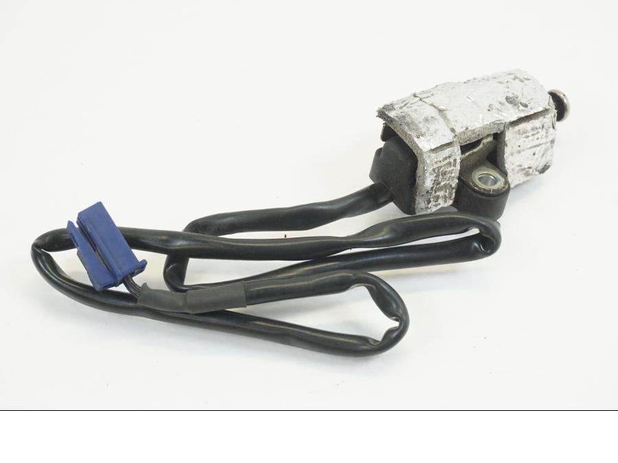 Baksidan på Sidostödsbrytare från en Yamaha FJR 1300 -2007 motorcykel.