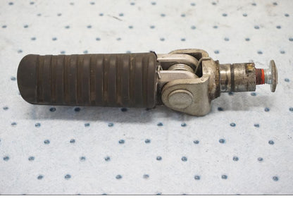 Framsidan på Fotpinne från en Kawasaki ZX-6R -2000 motorcykel.